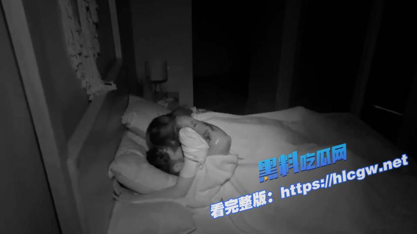 Montoya在监控下目睹女友与他人缠绵 Montoya在监控下目睹女友与他人缠绵