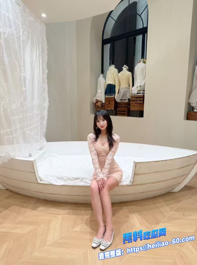 海角父女乱伦父女酒店开房老爸把女儿干到高潮两次嫩逼全被灌满浓精1 海角父女乱伦父女酒店开房老爸把女儿干到高潮两次嫩逼全被灌满浓精1
