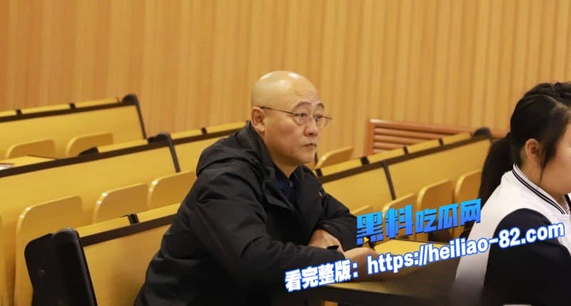吉林师大附中副校长吴成学工作群玩暧昧勾引女老师被老公曝光酒店性爱视频4