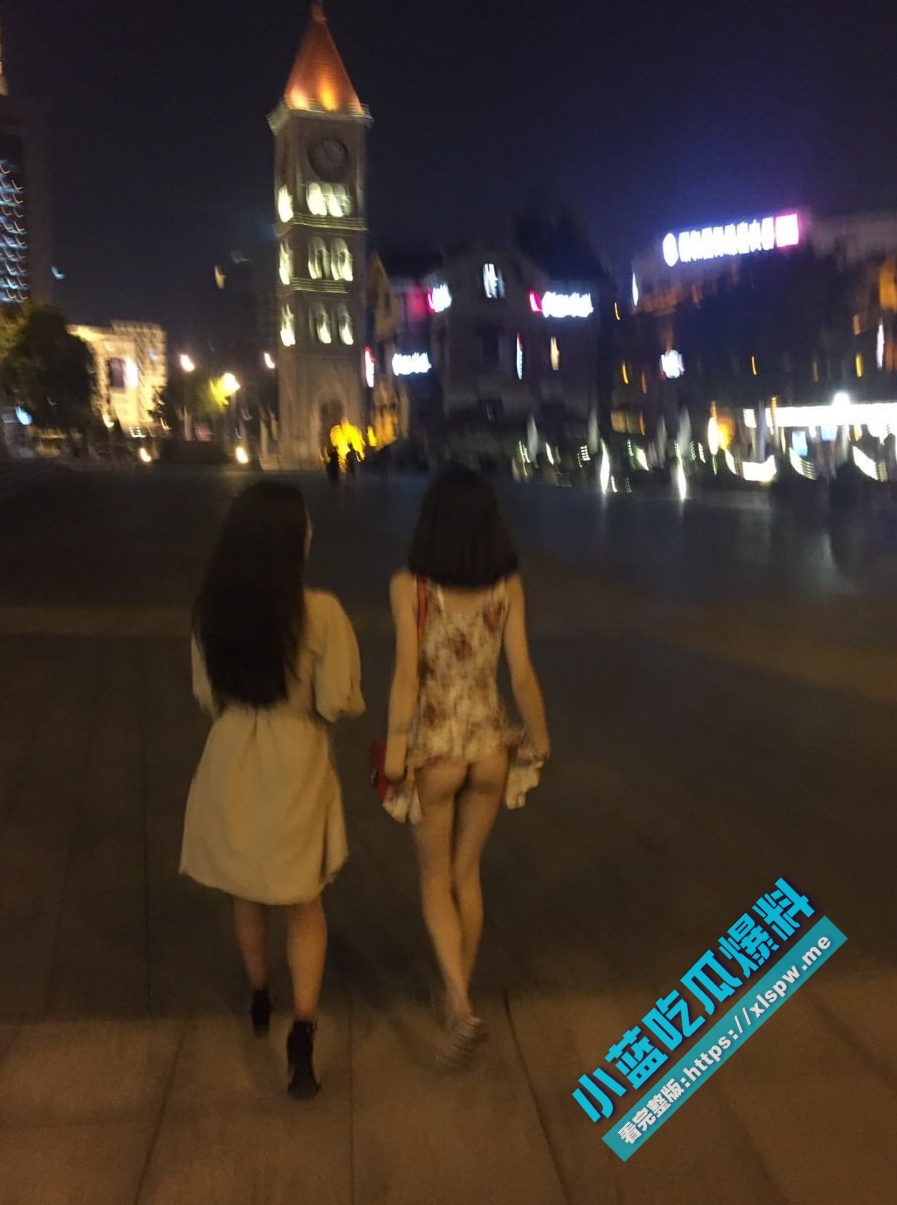 推特人形母畜 lovethree 大长腿女神户外全裸露出私拍视频曝光！ 图3