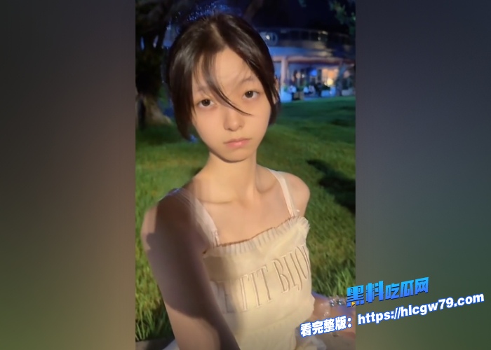 抖音50万粉萌妹子网红鈴外网疯传黑历史视频流出厕所和健身教练激情啪啪完美露脸实锤无疑 图2 抖音50万粉萌妹子网红鈴外网疯传黑历史视频流出厕所和健身教练激情啪啪完美露脸实锤无疑 图2