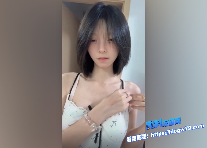 抖音50万粉萌妹子网红鈴外网疯传黑历史视频流出厕所和健身教练激情啪啪完美露脸实锤无疑 图4 抖音50万粉萌妹子网红鈴外网疯传黑历史视频流出厕所和健身教练激情啪啪完美露脸实锤无疑 图4