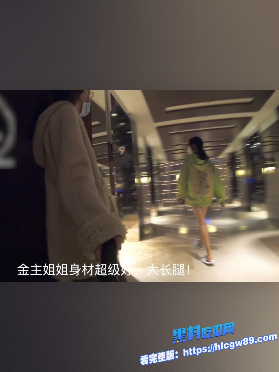 海边遛狗露出女神冯珊珊被金主姐姐1