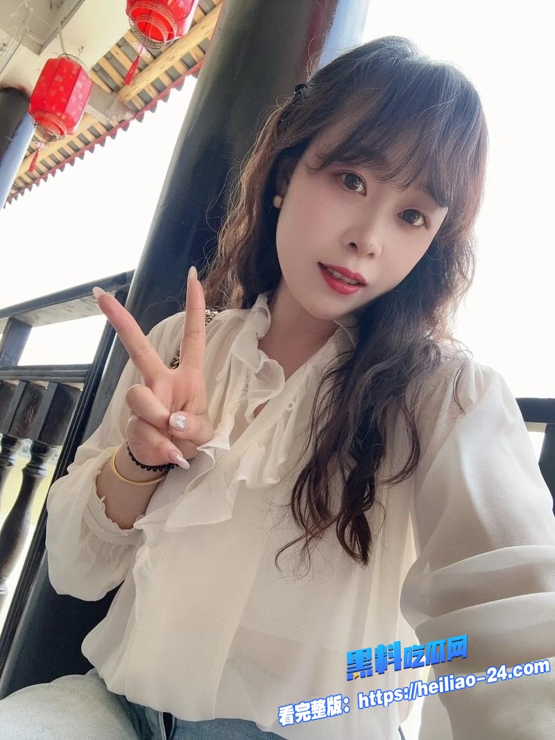 电竞房开黑意外升级游戏认识的白虎小母狗自带情趣内衣黑丝1 电竞房开黑意外升级游戏认识的白虎小母狗自带情趣内衣黑丝1