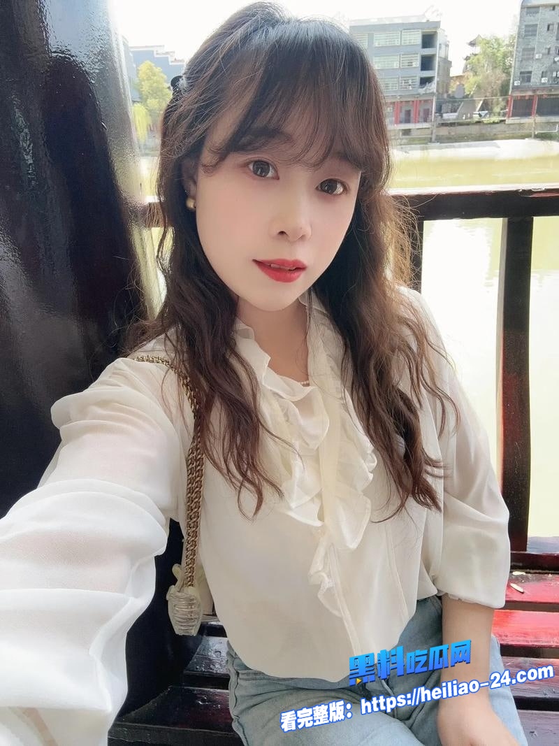 电竞房开黑意外升级游戏认识的白虎小母狗自带情趣内衣黑丝2 电竞房开黑意外升级游戏认识的白虎小母狗自带情趣内衣黑丝2