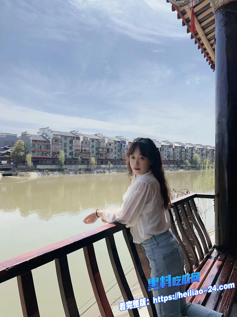 电竞房开黑意外升级游戏认识的白虎小母狗自带情趣内衣黑丝5 电竞房开黑意外升级游戏认识的白虎小母狗自带情趣内衣黑丝5