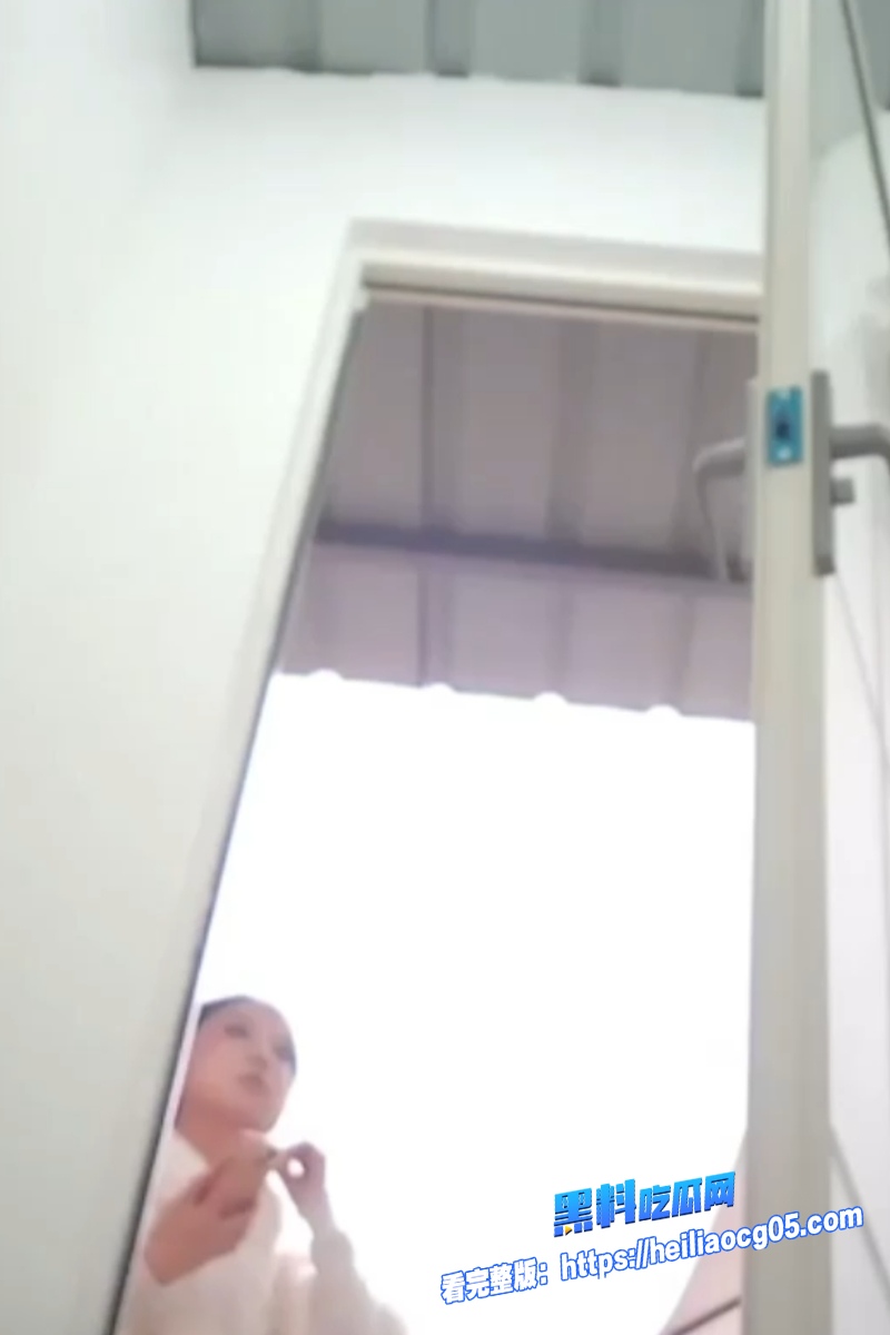 莉莉岛厕所偷拍曝光4 莉莉岛厕所偷拍曝光4