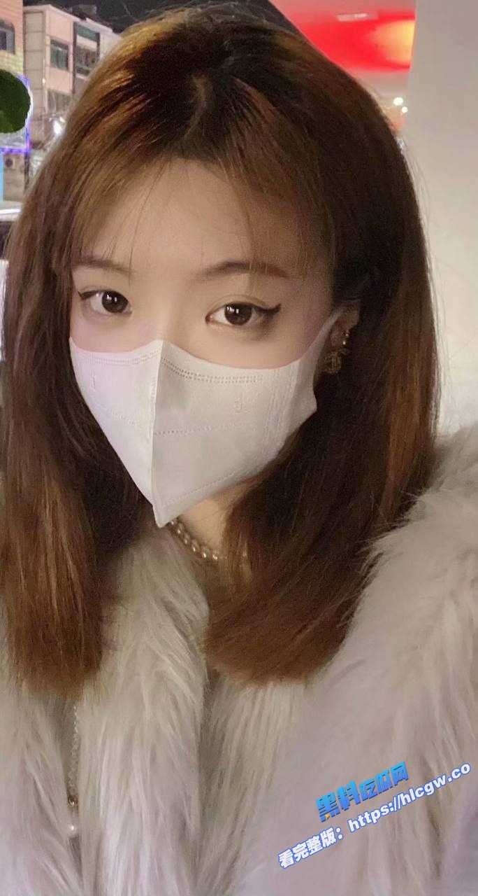 高颜值高中生 撅起大屁股然后掰开阴唇展示骚穴 这也太骚太色了吧!7