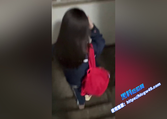 瓜友投稿！内蒙古呼和浩特极品小妹 喜欢来我家里撸猫 骚穴非常紧致 口交的样子很认真 想狠狠的内射她3