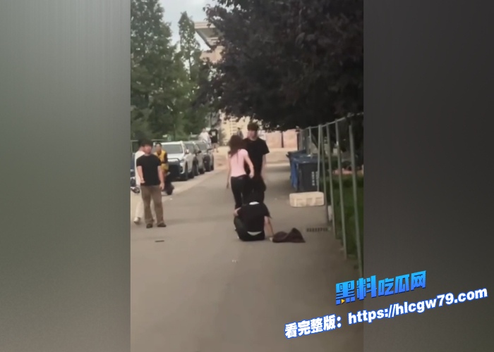 山东外事职业大学张宇泽脚踏两只船跟女生打起来了爱的时候插到最深不爱的时候拳打脚踢 图4 山东外事职业大学张宇泽脚踏两只船跟女生打起来了爱的时候插到最深不爱的时候拳打脚踢 图4