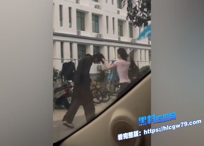 山东外事职业大学张宇泽脚踏两只船跟女生打起来了爱的时候插到最深不爱的时候拳打脚踢 图7 山东外事职业大学张宇泽脚踏两只船跟女生打起来了爱的时候插到最深不爱的时候拳打脚踢 图7
