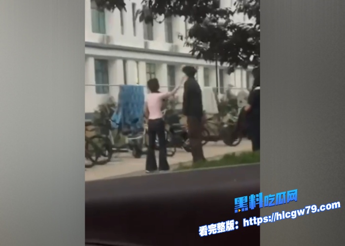山东外事职业大学张宇泽脚踏两只船跟女生打起来了爱的时候插到最深不爱的时候拳打脚踢 图8 山东外事职业大学张宇泽脚踏两只船跟女生打起来了爱的时候插到最深不爱的时候拳打脚踢 图8