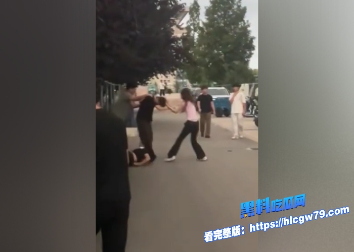山东外事职业大学张宇泽脚踏两只船跟女生打起来了爱的时候插到最深不爱的时候拳打脚踢 图10 山东外事职业大学张宇泽脚踏两只船跟女生打起来了爱的时候插到最深不爱的时候拳打脚踢 图10