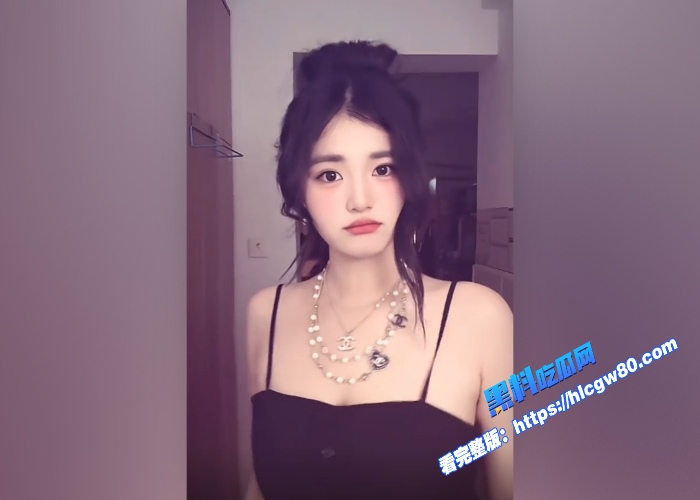 抖音眼镜女博士日日葵花 网恋奔现被偷拍性爱视频曝光!在床上超级婊比小姐都骚!就是喜欢眼镜妹够反差 图2 抖音眼镜女博士日日葵花 网恋奔现被偷拍性爱视频曝光!在床上超级婊比小姐都骚!就是喜欢眼镜妹够反差 图2