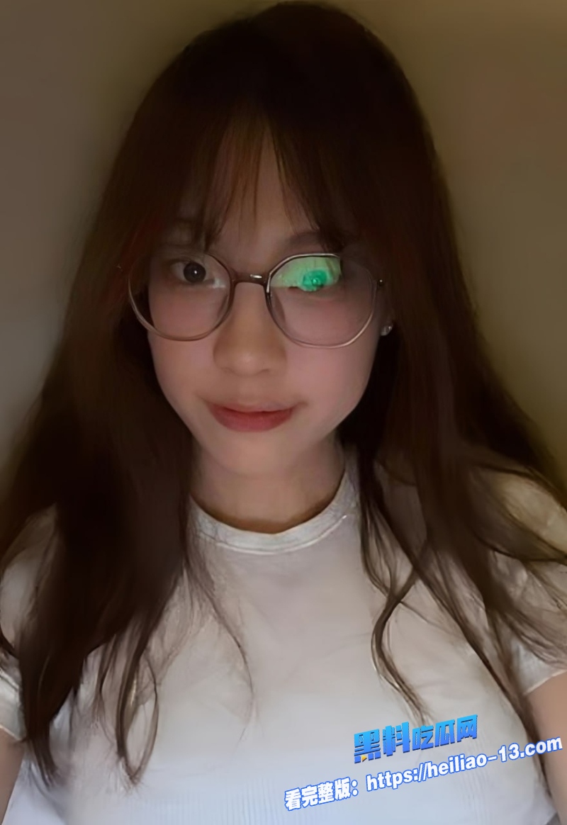 广州绝色王瑶私密性爱片彻底泄露清纯脸蛋对着镜头深情舔屌到喉0