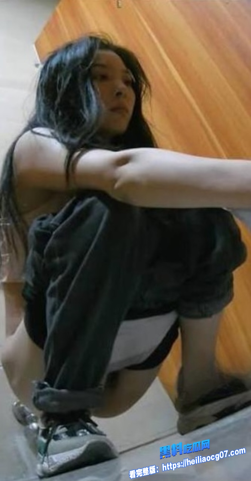 大学女厕课间偷拍2 大学女厕课间偷拍2