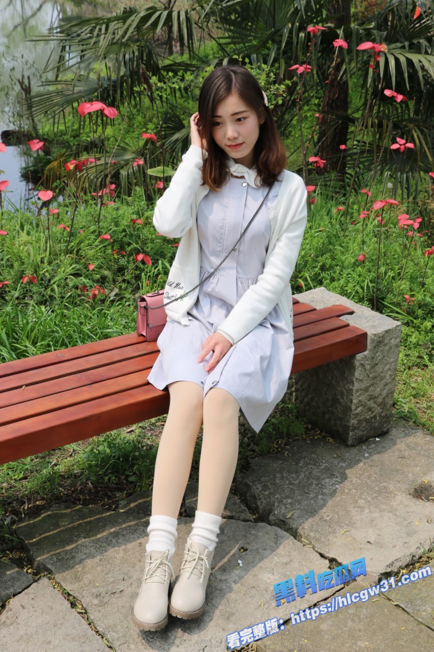 天津大学学生妹 吴晶晶 和男友性爱视频曝光 校园里清纯可爱 床上秒变母狗 反差感十足！5
