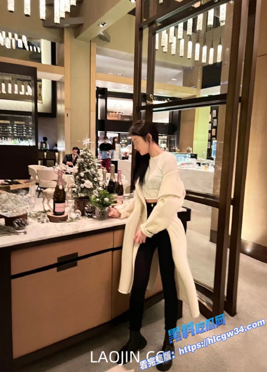 推特极品人妻 4KEternal 会员定制视频流出 多人淫乱大战 场面极其炸裂107