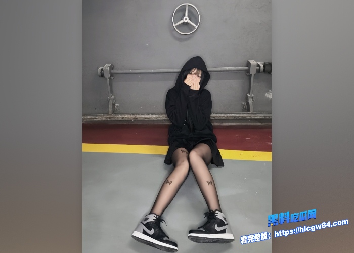 黑丝AJ校花与体育生约炮视频流出白袜体育生超强打桩机你舍不得骑的自行车别人已经开始蹬了暴力打桩操的女神高潮连连 图1
