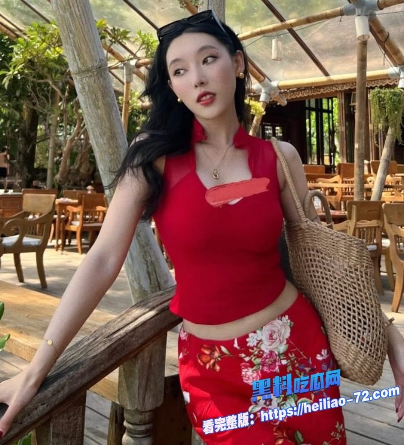 风骚美女跪床撅屁股狂吞肉棒后入猛怼各种姿势射满肚皮5 风骚美女跪床撅屁股狂吞肉棒后入猛怼各种姿势射满肚皮5