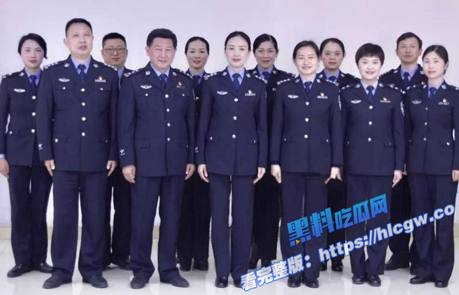湖北省宜昌市公安局女局长 上厕所时竟惨遭偷拍 小穴全部曝光 谁的部将如此的勇猛!图4 湖北省宜昌市公安局女局长 上厕所时竟惨遭偷拍 小穴全部曝光 谁的部将如此的勇猛!图4