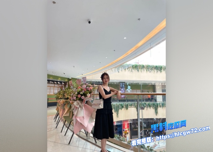 杭州浙商银行母狗周雪瑶性瘾极强爱玩3P背着男友外出约炮被内射海量性爱私拍疯传全网 图4