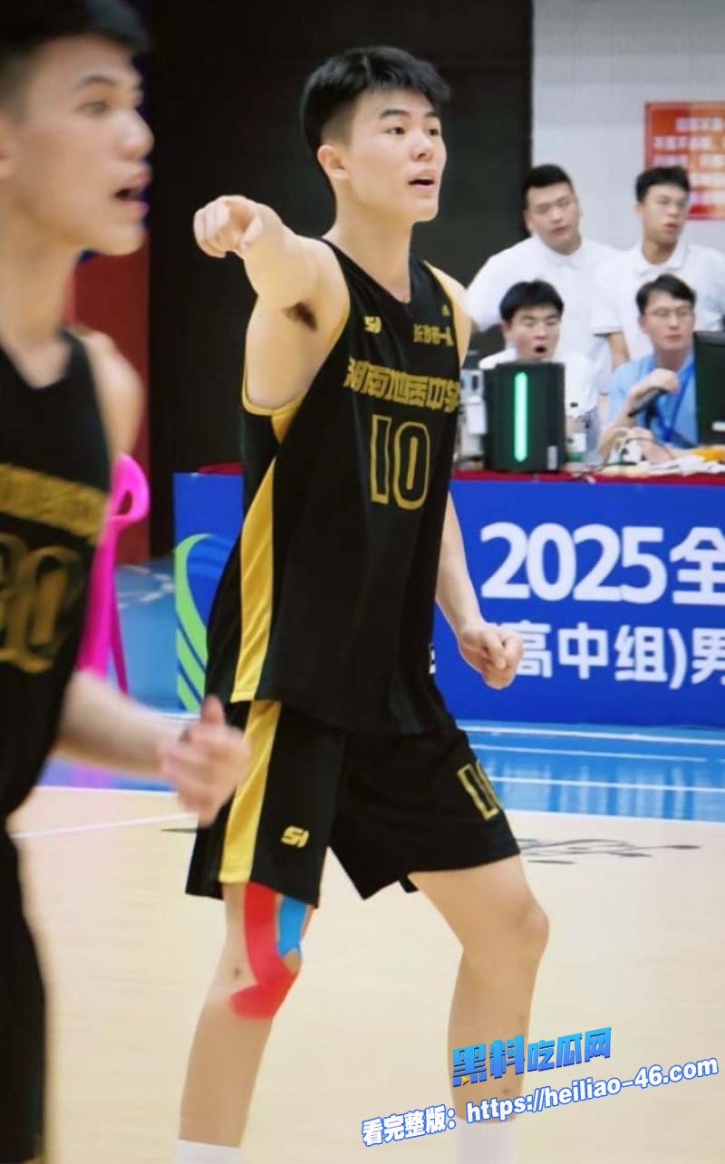 湖南地质中学谭杰文搞大现任肚子花着现任的钱睡着现任的身想着前任的逼5 湖南地质中学谭杰文搞大现任肚子花着现任的钱睡着现任的身想着前任的逼5