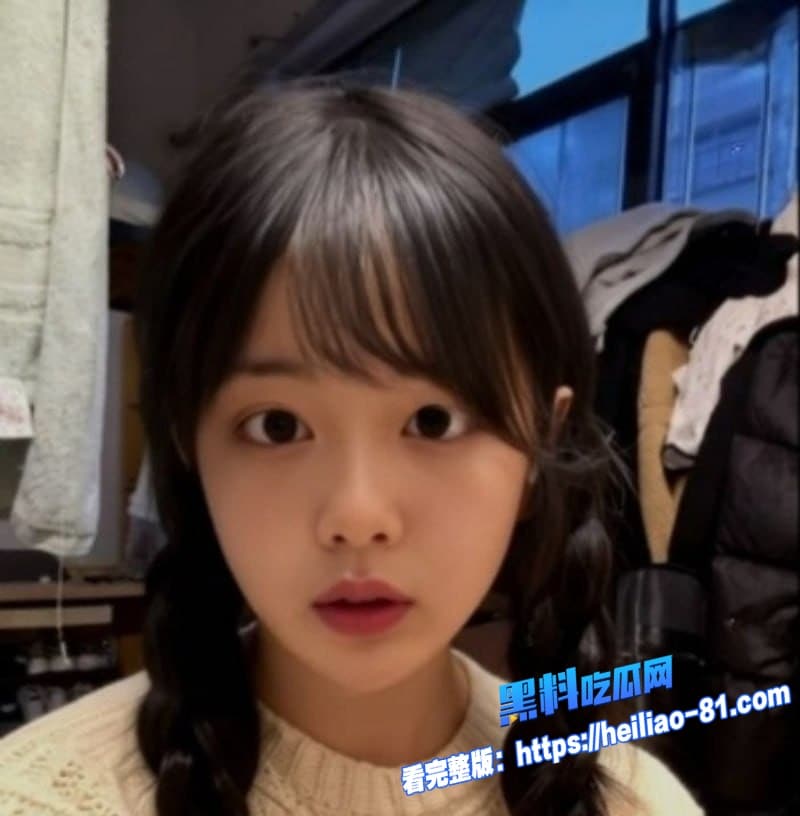 湖南极品女大学生蒋鑫鑫为买手机裸贷麻花辫骚浪自慰太会玩了你敢看吗1