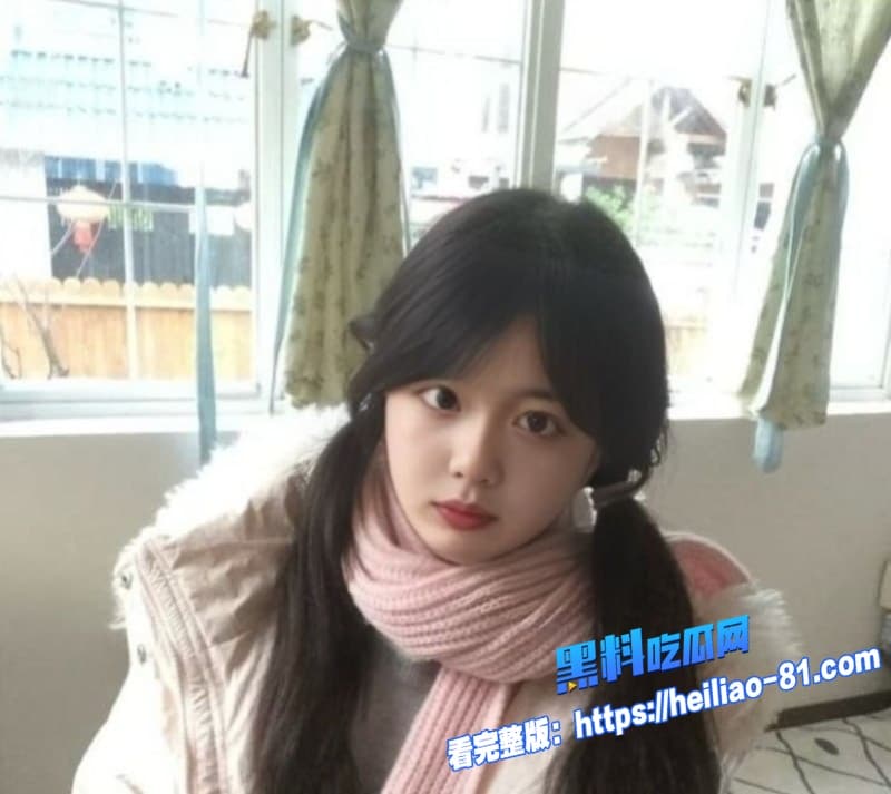 湖南极品女大学生蒋鑫鑫为买手机裸贷麻花辫骚浪自慰太会玩了你敢看吗2
