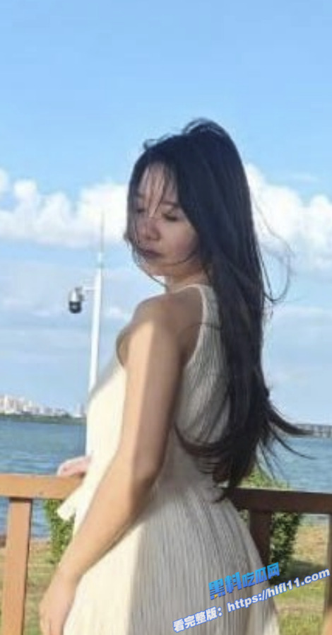 浙江嘉兴反差人妻 何晓韵 户外各种露出 趁着老妈厨房做饭 偷偷在房间给老公口爆！1