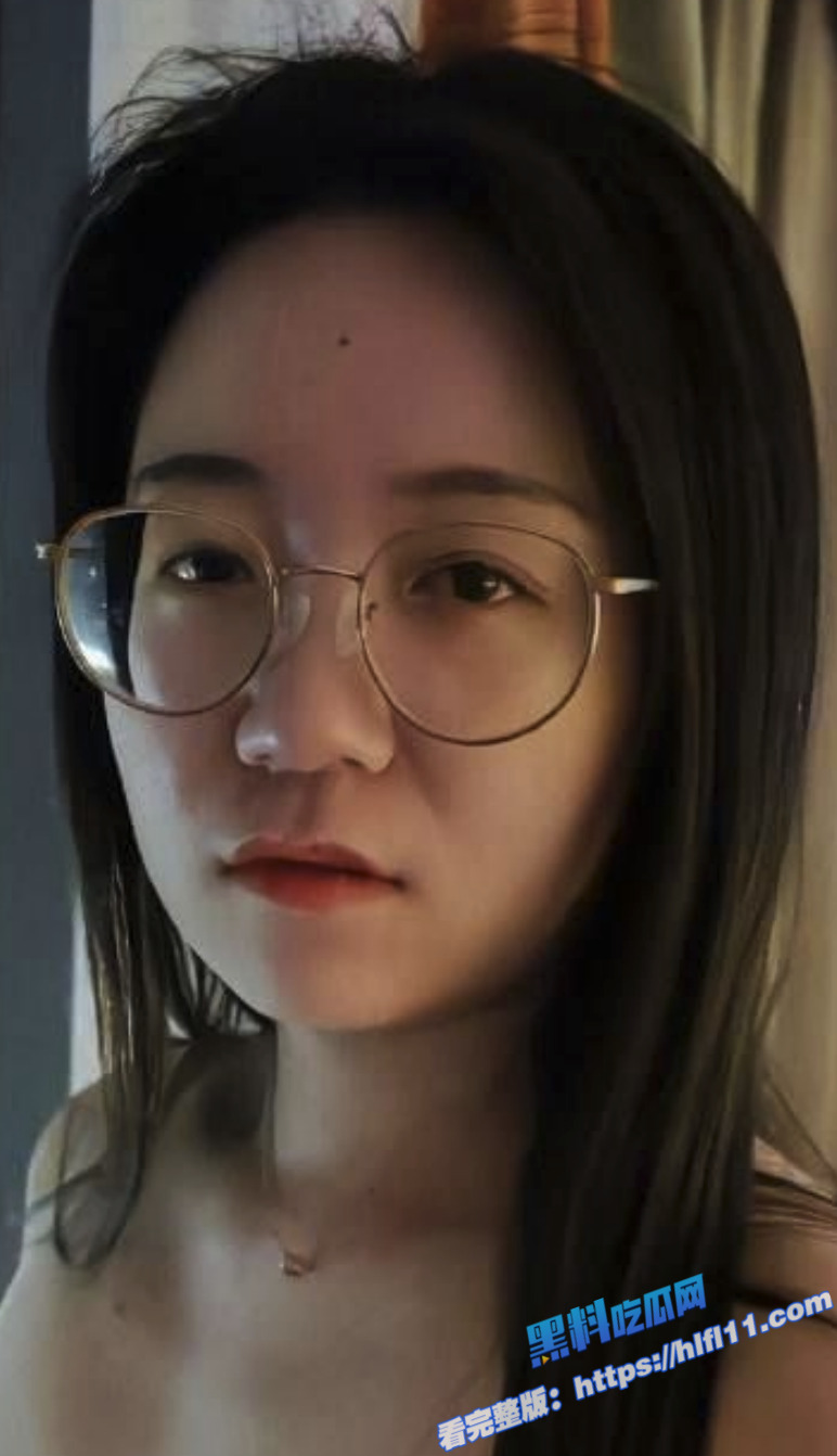浙江嘉兴反差人妻 何晓韵 户外各种露出 趁着老妈厨房做饭 偷偷在房间给老公口爆!3 浙江嘉兴反差人妻 何晓韵 户外各种露出 趁着老妈厨房做饭 偷偷在房间给老公口爆!3