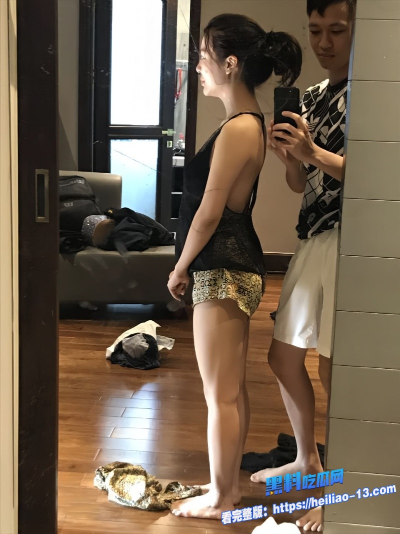 富二代约炮25岁大学女老师视频流出 9