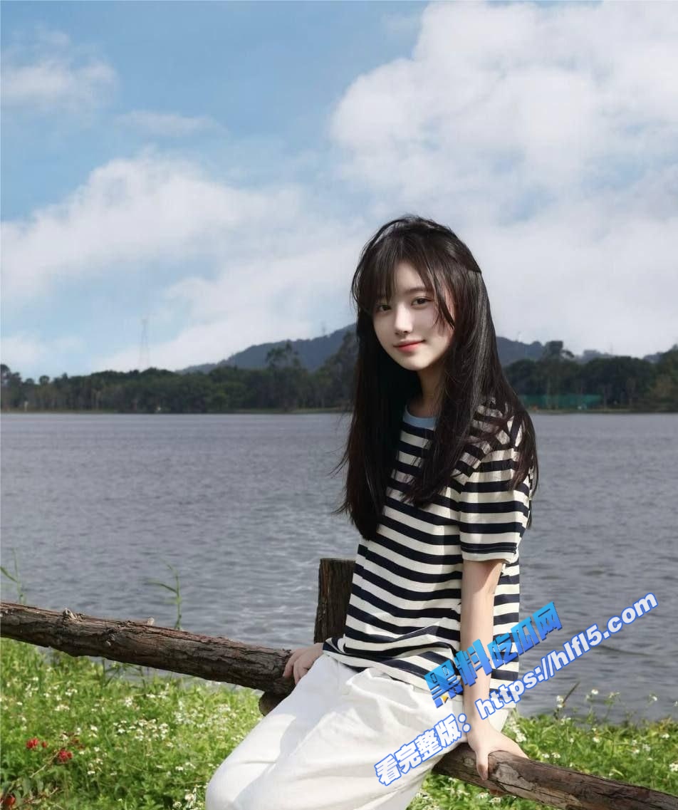 河北传媒学院 杨依灵 三点粉嫩 平时看着清纯 背地里这么浪 嫩穴被自己玩得一塌糊涂！3
