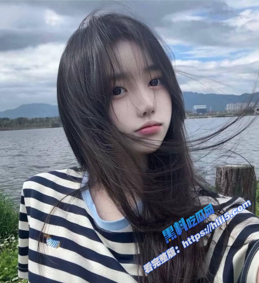 河北传媒学院 杨依灵 三点粉嫩 平时看着清纯 背地里这么浪 嫩穴被自己玩得一塌糊涂！5