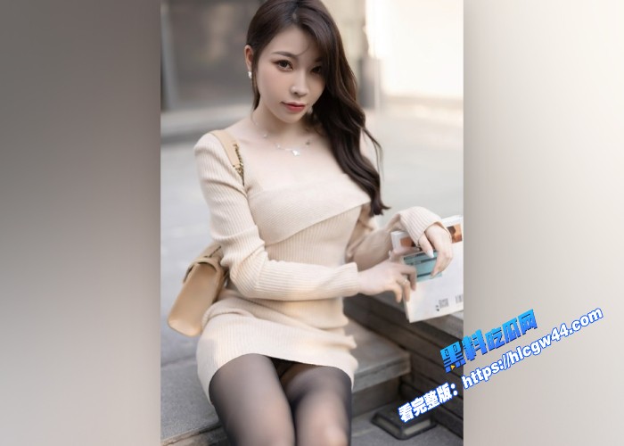 海角精选发小兄弟的老婆穿情趣丝袜主动勾引我实在忍不了在兄弟他家疯狂爆操他的骚母狗老婆 图2WH700x500px