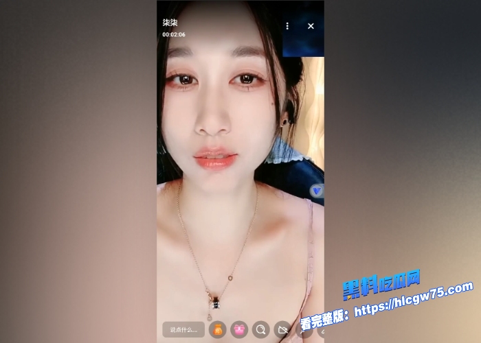 美女裸聊一对一视频大曝光高颜值御姐和金主视频聊骚对着屏幕展示极品美腿华伦天奴挑逗让你硬起来 1