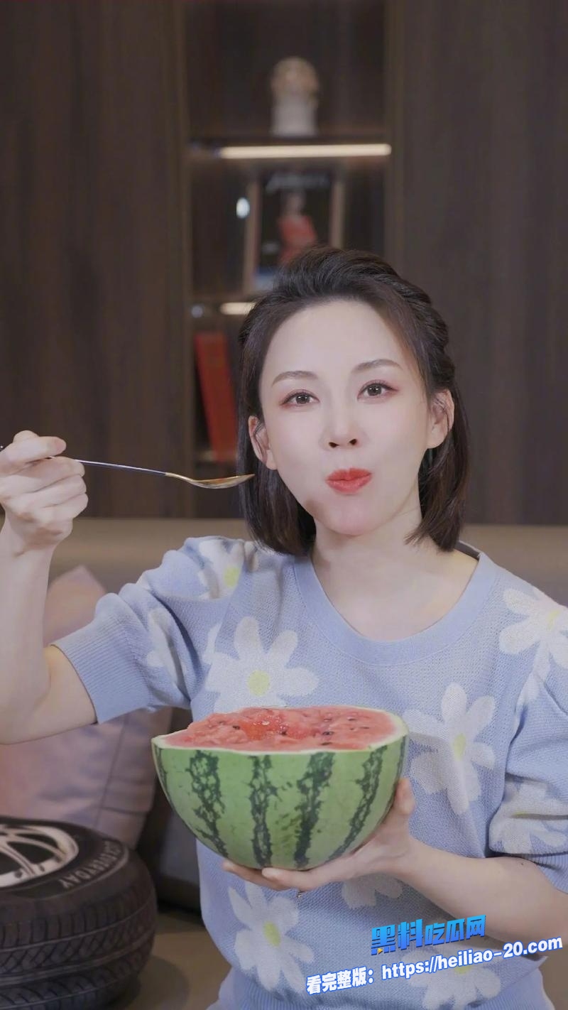九球天后潘晓婷化身大奶上司的戴上假鸡巴肏男下属 1 九球天后潘晓婷化身大奶上司的戴上假鸡巴肏男下属 1