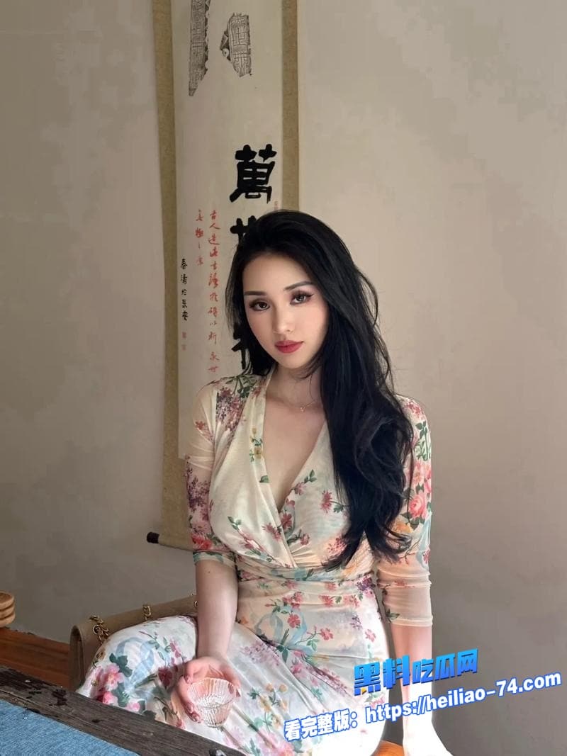海角家庭乱伦骚媳妇偷情老公同事瑜伽骚姿勾引直接口爆后无套狂干叫爸爸4