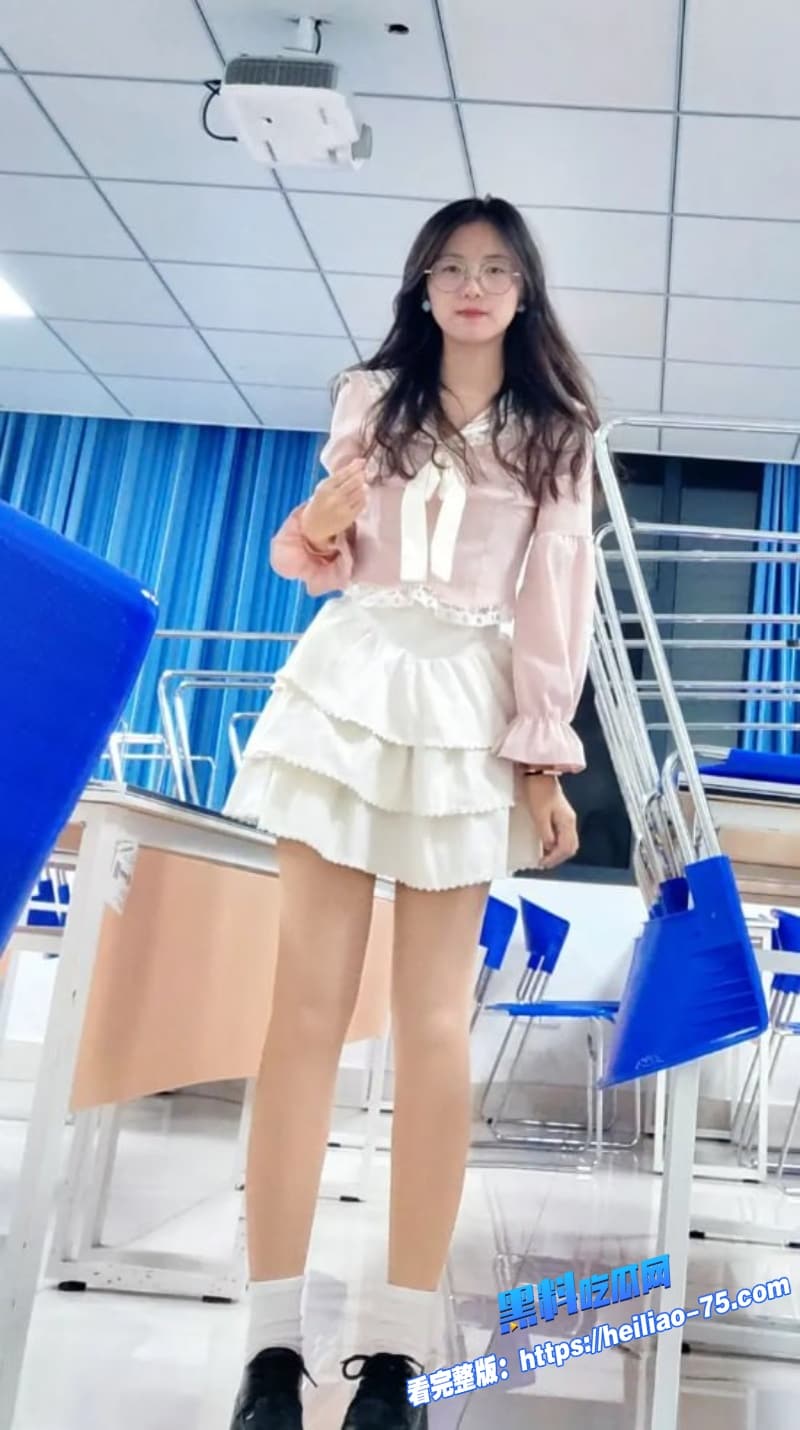 极品清纯学生妹与男友出租屋性爱视频流出各种姿势轮番遭学长爆干这母狗真是反差至极7 极品清纯学生妹与男友出租屋性爱视频流出各种姿势轮番遭学长爆干这母狗真是反差至极7