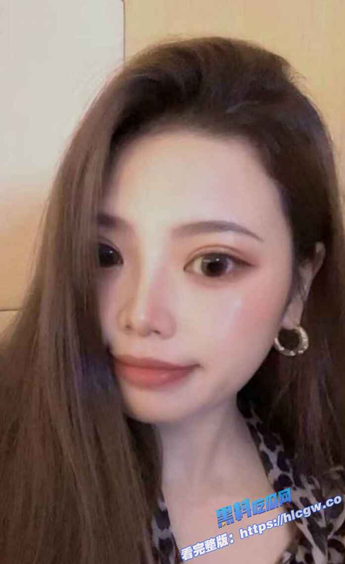 抖音四网红 俞美丽 欧美风黑丝大长腿肉感身材 逆天骚叫声真是听着想入非非！图2