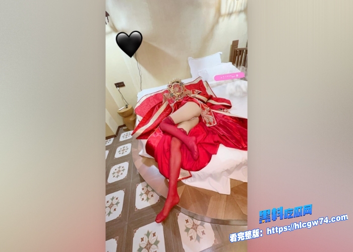海角乱伦极品演员女儿从剧组顺回一套凤冠霞披服装马上回家伺候父亲让父亲体验当皇帝的快感超绝身材这爸爸当的幸福 9 海角乱伦极品演员女儿从剧组顺回一套凤冠霞披服装马上回家伺候父亲让父亲体验当皇帝的快感超绝身材这爸爸当的幸福 9