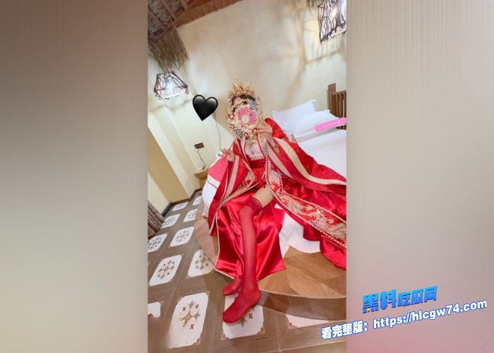海角乱伦极品演员女儿从剧组顺回一套凤冠霞披服装马上回家伺候父亲让父亲体验当皇帝的快感超绝身材这爸爸当的幸福 10 海角乱伦极品演员女儿从剧组顺回一套凤冠霞披服装马上回家伺候父亲让父亲体验当皇帝的快感超绝身材这爸爸当的幸福 10