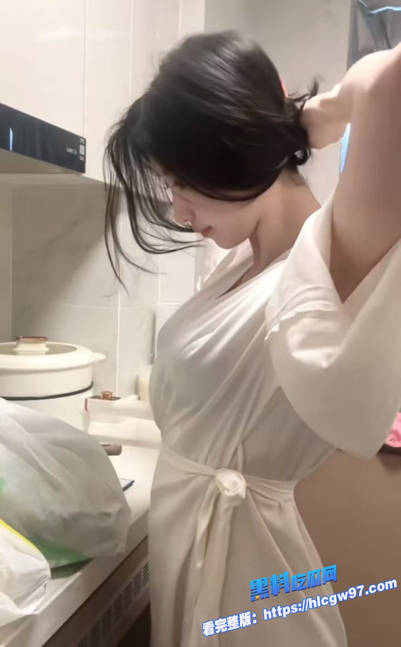 表姐生日夜反差炸裂高颜值气质御姐被亲表弟按在床上后入狂操淫荡的本性展现的淋漓尽致2 表姐生日夜反差炸裂高颜值气质御姐被亲表弟按在床上后入狂操淫荡的本性展现的淋漓尽致2