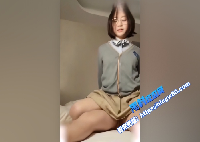 瓜友投稿一套王者游戏皮肤骗到河南实验中学女高长相超清纯还是文艺委员在床上主动上位爽死了少女独有的酥软骚叫能让肉棒硬3分 图8