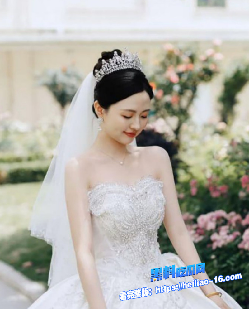 北京新婚美少妇 宋璃烟 洞房夜性爱视频流出 白虎丰臀被新郎猛操内射 满穴白浆流成河还冲镜头抛媚眼!4 北京新婚美少妇 宋璃烟 洞房夜性爱视频流出 白虎丰臀被新郎猛操内射 满穴白浆流成河还冲镜头抛媚眼!4