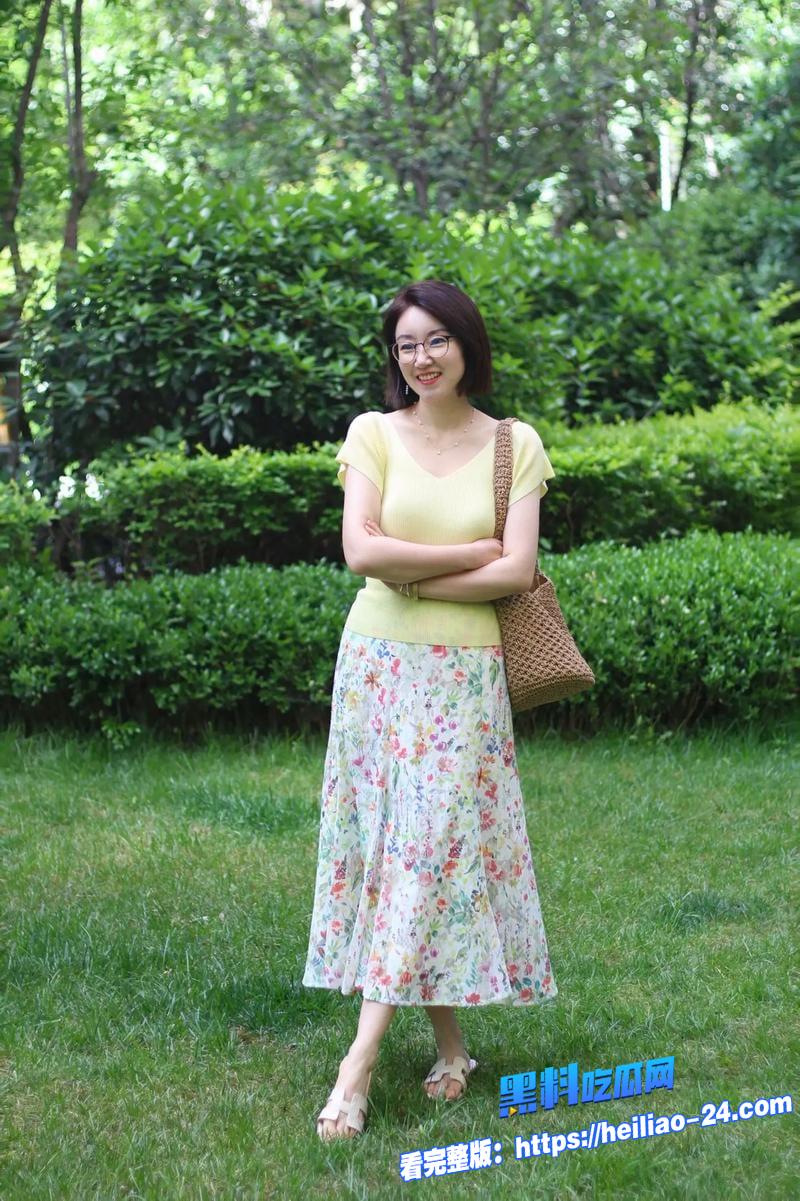海角乱伦老爸出门那一刻小妈眼神就瞬间变的娇媚从平日端庄到主动缠上来5 海角乱伦老爸出门那一刻小妈眼神就瞬间变的娇媚从平日端庄到主动缠上来5