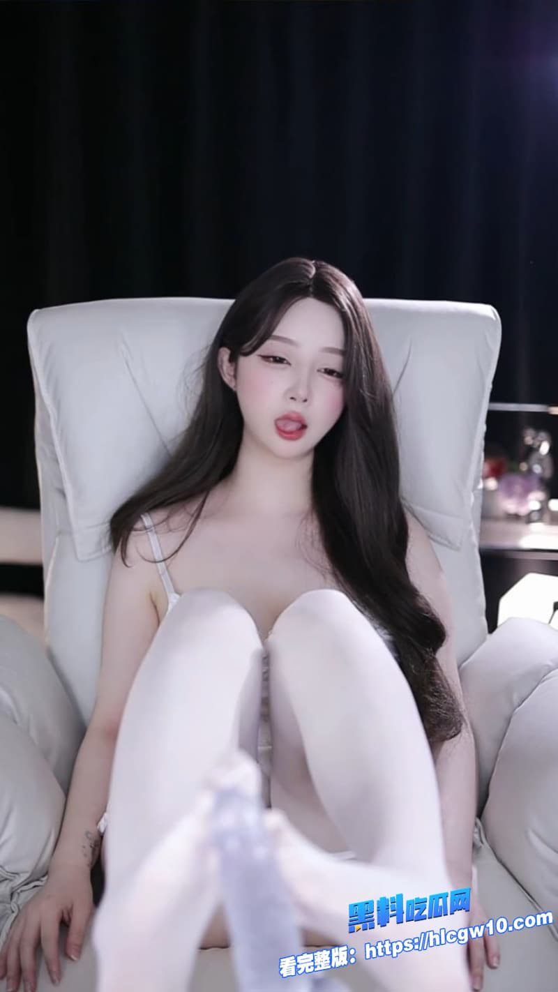 每日大赛女主播私人定制大赛金主1v1私密直播画风突变清纯女神秒变淫荡母狗瓜友热评中5 每日大赛女主播私人定制大赛金主1v1私密直播画风突变清纯女神秒变淫荡母狗瓜友热评中5