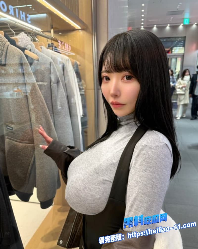 日本超人气巨乳福利姬乙葉らら化身黑丝性感兔女郎被中年秃头大叔狂干视频曝光6