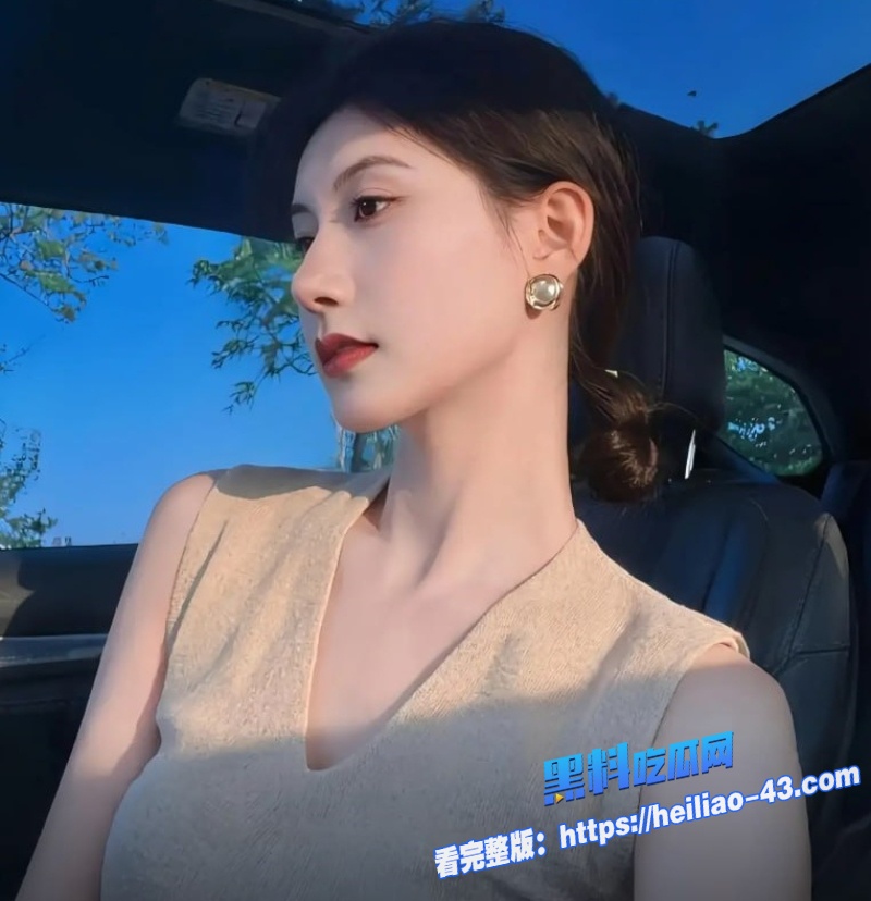 极品性感母狗嫂子黑丝诱惑穿着大哥买的情趣丝袜被小叔子狂干3 极品性感母狗嫂子黑丝诱惑穿着大哥买的情趣丝袜被小叔子狂干3