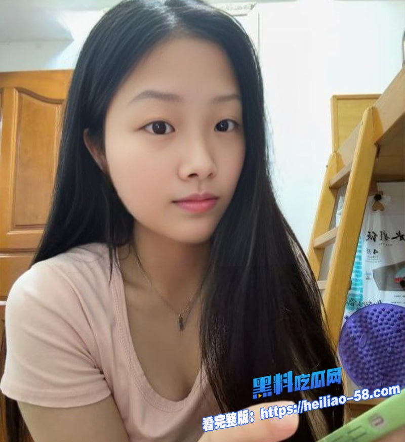 湖南清纯眼镜学生妹蒋视频疯传反差婊被金主无套狂射嫩逼1 湖南清纯眼镜学生妹蒋视频疯传反差婊被金主无套狂射嫩逼1